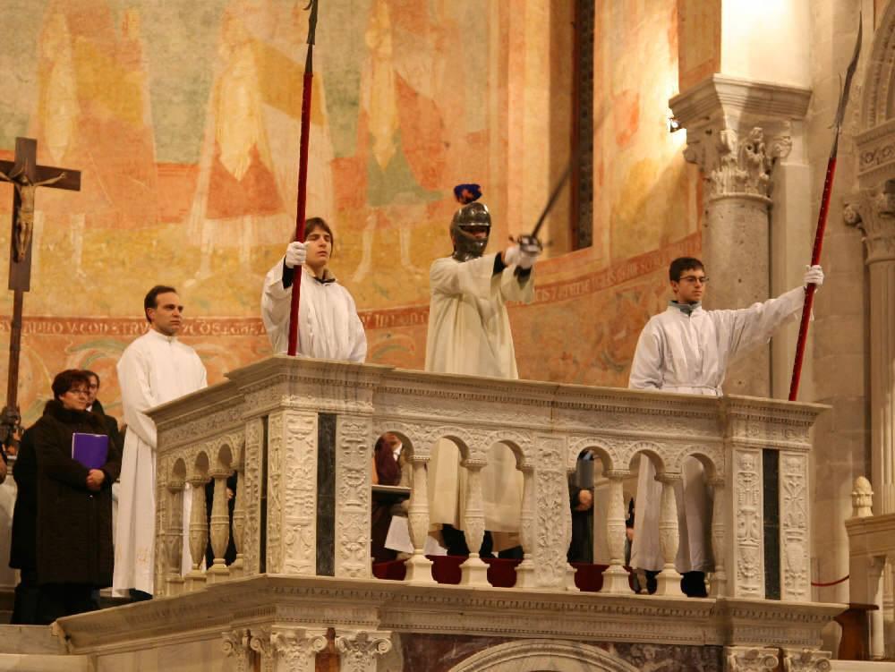 Copertina per La messa dello Spadone in Basilica, Aquileia rivive il rito della Vigilia